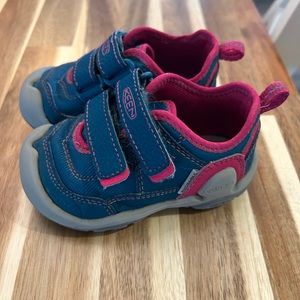 Toddler Girl‘s shoes (2 pair-Keen and Nike)- Size 5